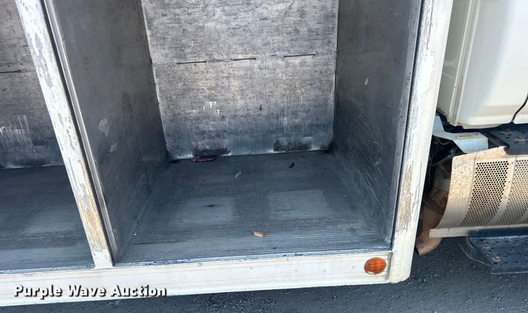 image for item DO6606 2011 Hino 268 delivery truck