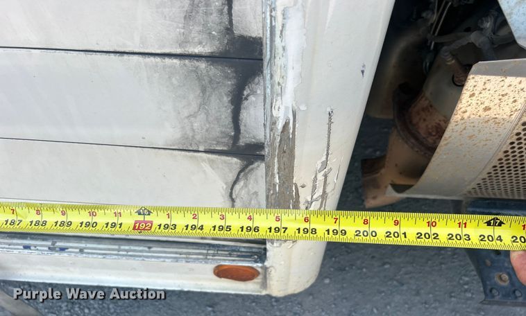 image for item DO6606 2011 Hino 268 delivery truck