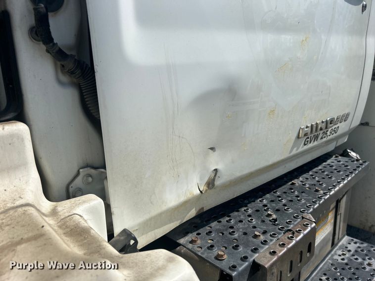 image for item DO6606 2011 Hino 268 delivery truck