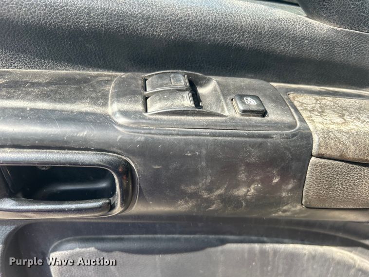 image for item DO6606 2011 Hino 268 delivery truck