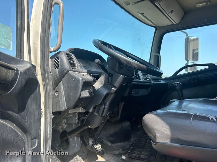 image for item DO6606 2011 Hino 268 delivery truck