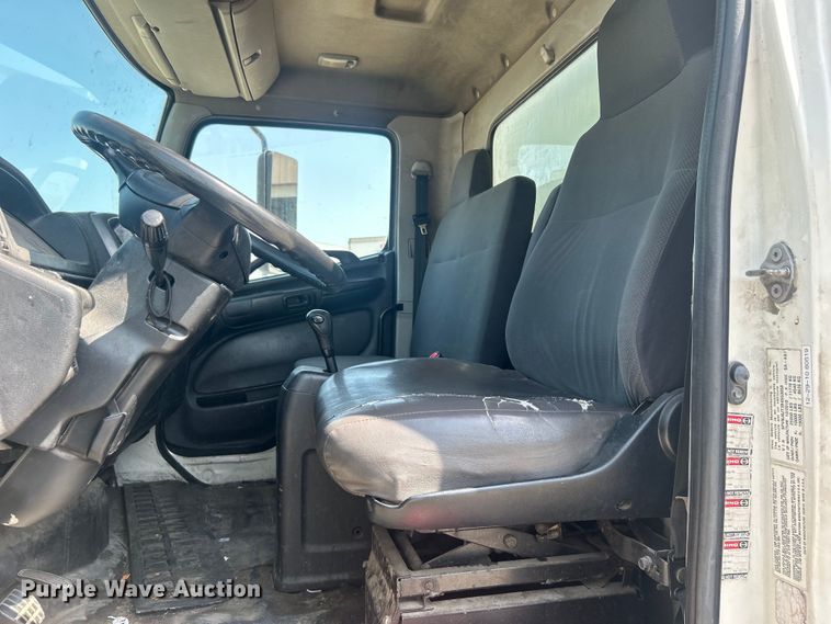 image for item DO6606 2011 Hino 268 delivery truck