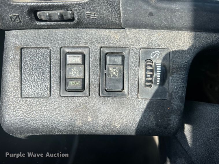 image for item DO6606 2011 Hino 268 delivery truck