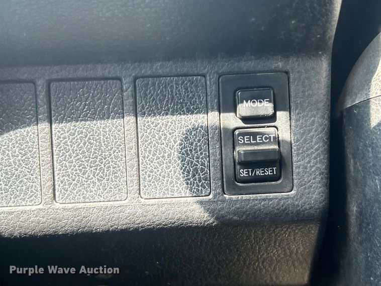 image for item DO6606 2011 Hino 268 delivery truck