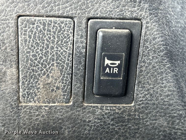 image for item DO6606 2011 Hino 268 delivery truck