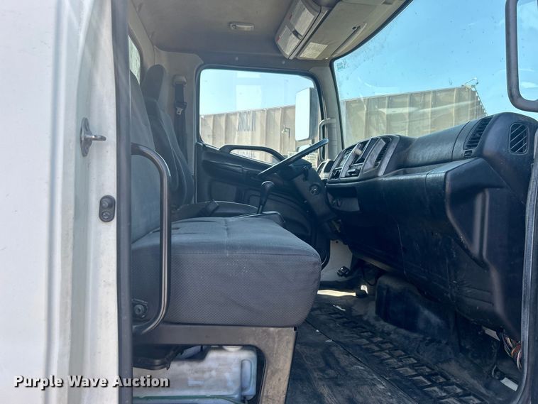image for item DO6606 2011 Hino 268 delivery truck