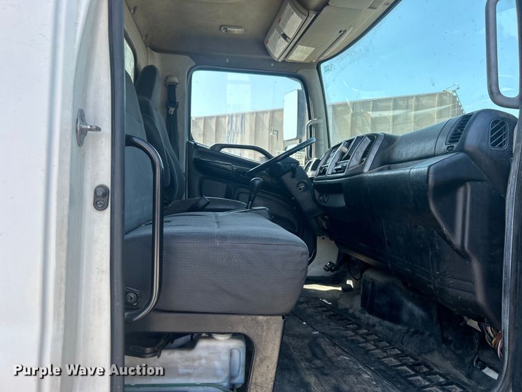 image for item DO6606 2011 Hino 268 delivery truck