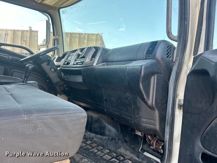 image for item DO6606 2011 Hino 268 delivery truck