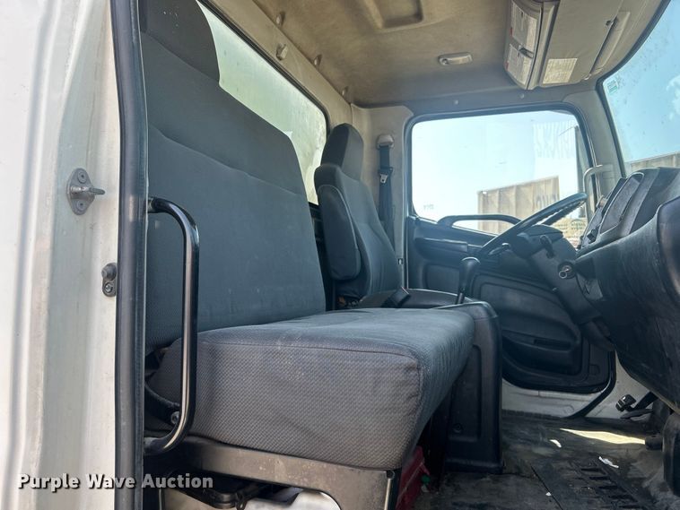 image for item DO6606 2011 Hino 268 delivery truck