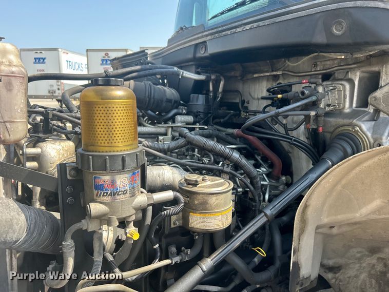 image for item DO6606 2011 Hino 268 delivery truck