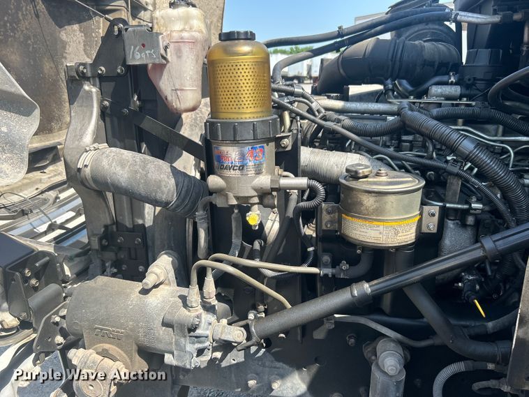 image for item DO6606 2011 Hino 268 delivery truck