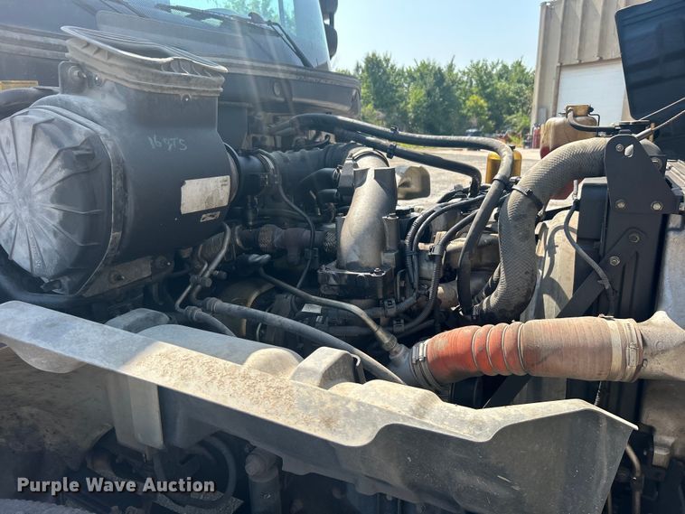 image for item DO6606 2011 Hino 268 delivery truck