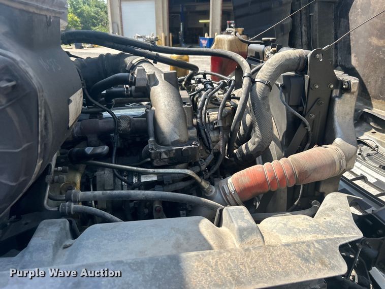 image for item DO6606 2011 Hino 268 delivery truck