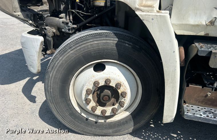 image for item DO6606 2011 Hino 268 delivery truck