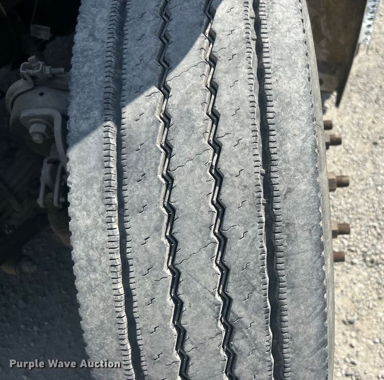 image for item DO6606 2011 Hino 268 delivery truck