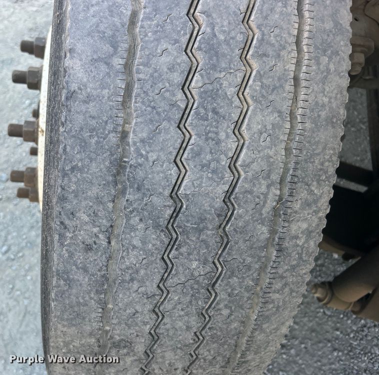 image for item DO6606 2011 Hino 268 delivery truck