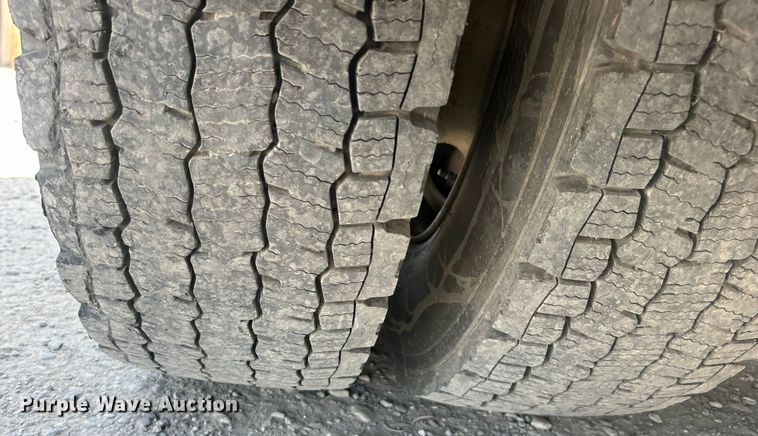 image for item DO6606 2011 Hino 268 delivery truck