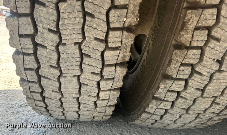 image for item DO6606 2011 Hino 268 delivery truck