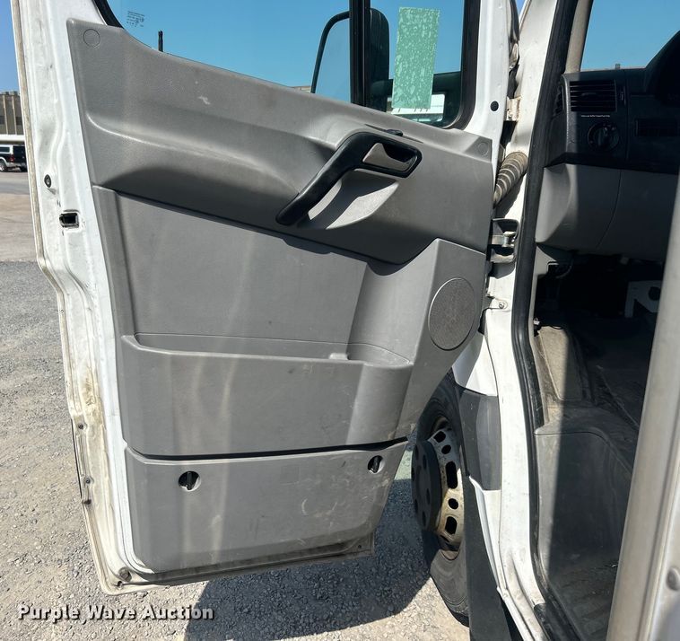 image for item DO6607 2011 Freightliner  F3CC box truck