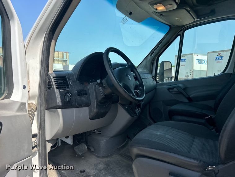 image for item DO6607 2011 Freightliner  F3CC box truck