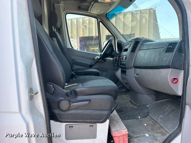 image for item DO6607 2011 Freightliner  F3CC box truck