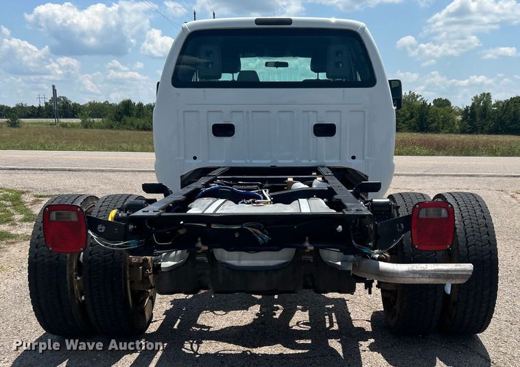 image for item DO6613 2015 Ford F450 Super Duty SuperCab truck cab and chassis