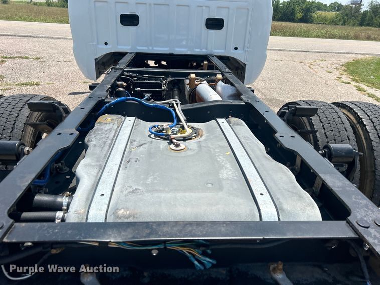 image for item DO6613 2015 Ford F450 Super Duty SuperCab truck cab and chassis