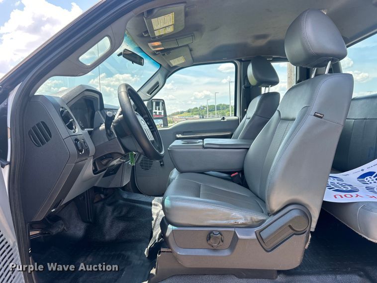 image for item DO6613 2015 Ford F450 Super Duty SuperCab truck cab and chassis