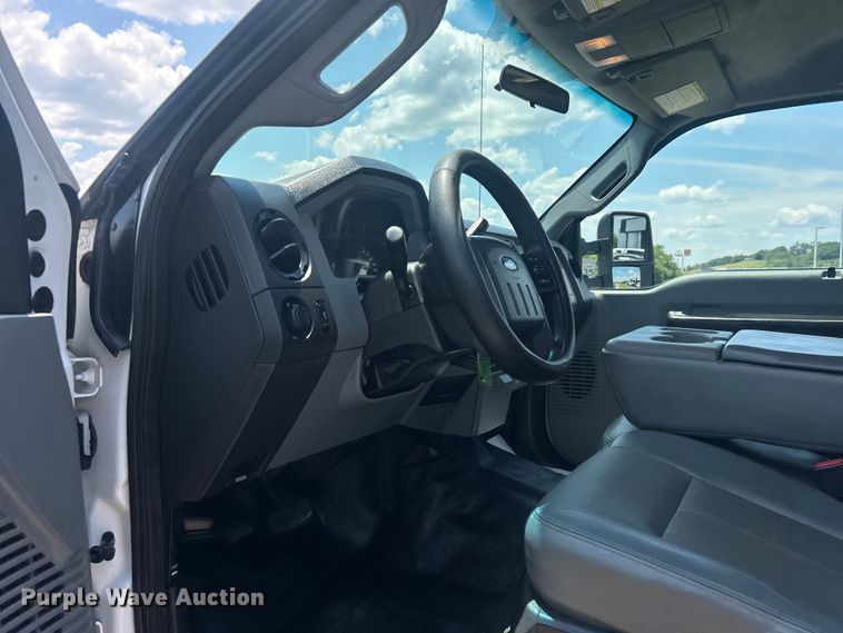 image for item DO6613 2015 Ford F450 Super Duty SuperCab truck cab and chassis