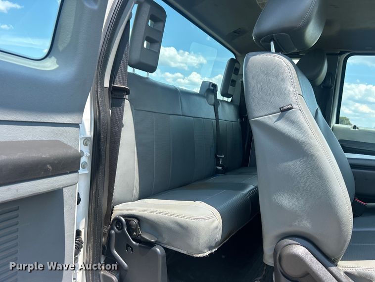 image for item DO6613 2015 Ford F450 Super Duty SuperCab truck cab and chassis