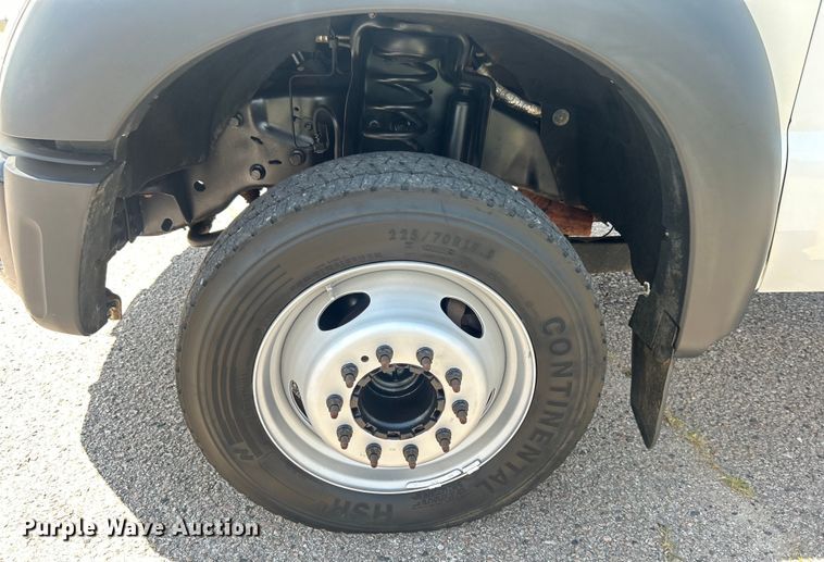 image for item DO6613 2015 Ford F450 Super Duty SuperCab truck cab and chassis