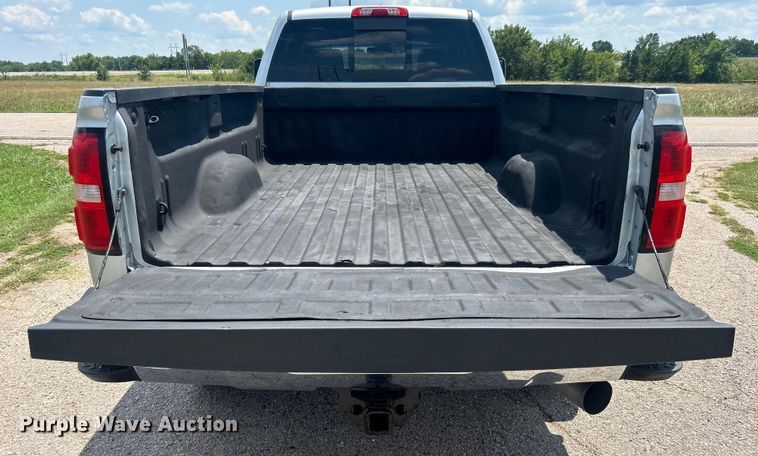 image for item DO6614 2017 GMC Sierra 2500HD Crew Cab pickup truck