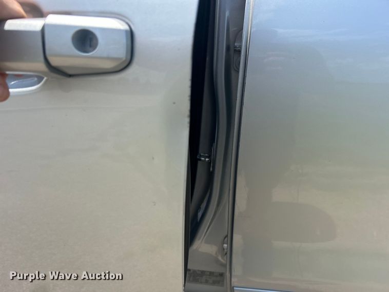 image for item DO6614 2017 GMC Sierra 2500HD Crew Cab pickup truck