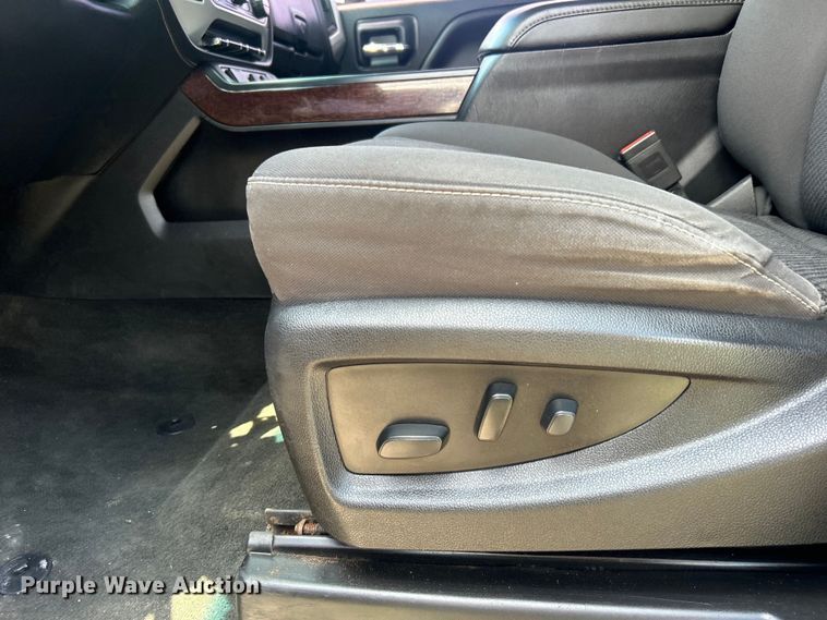 image for item DO6614 2017 GMC Sierra 2500HD Crew Cab pickup truck