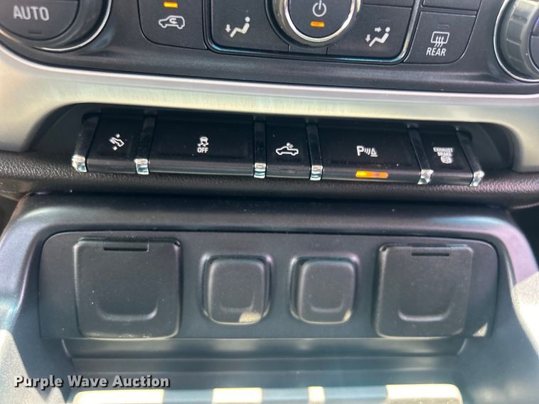 image for item DO6614 2017 GMC Sierra 2500HD Crew Cab pickup truck