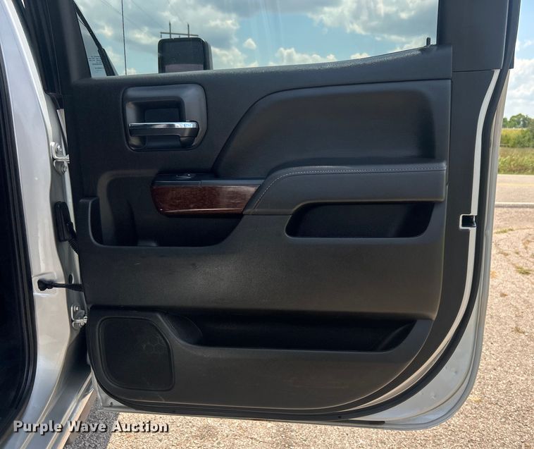 image for item DO6614 2017 GMC Sierra 2500HD Crew Cab pickup truck