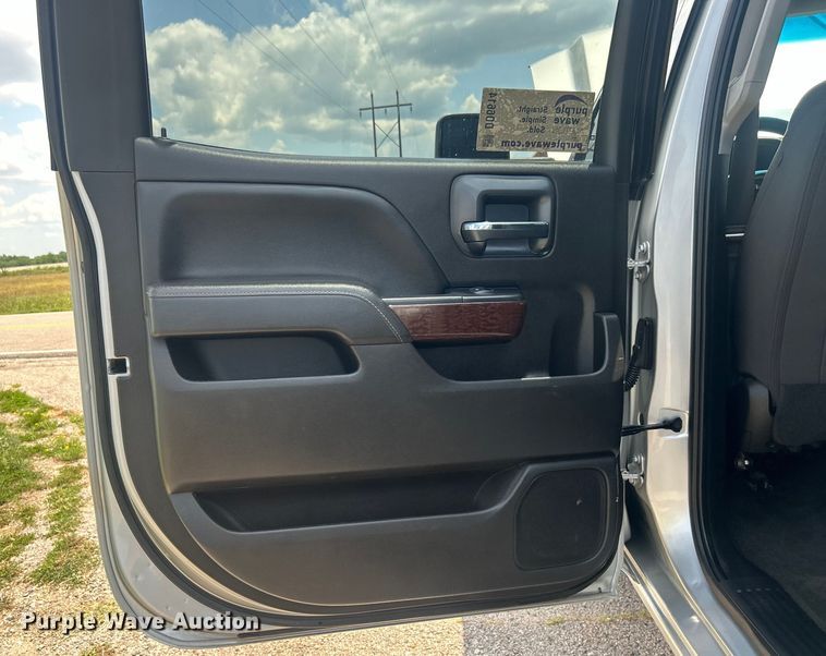 image for item DO6614 2017 GMC Sierra 2500HD Crew Cab pickup truck