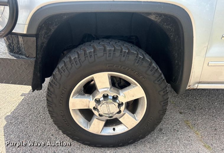 image for item DO6614 2017 GMC Sierra 2500HD Crew Cab pickup truck