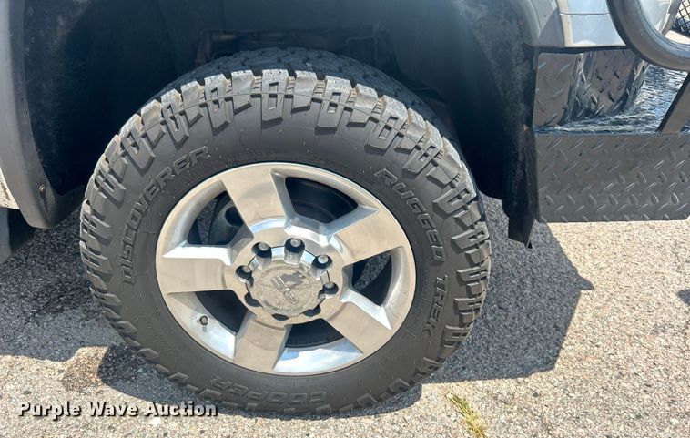 image for item DO6614 2017 GMC Sierra 2500HD Crew Cab pickup truck