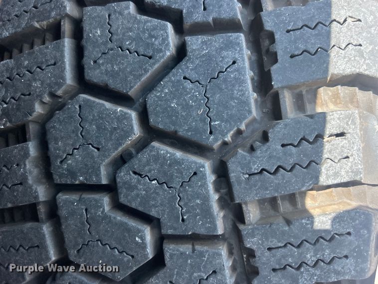 image for item DO6614 2017 GMC Sierra 2500HD Crew Cab pickup truck