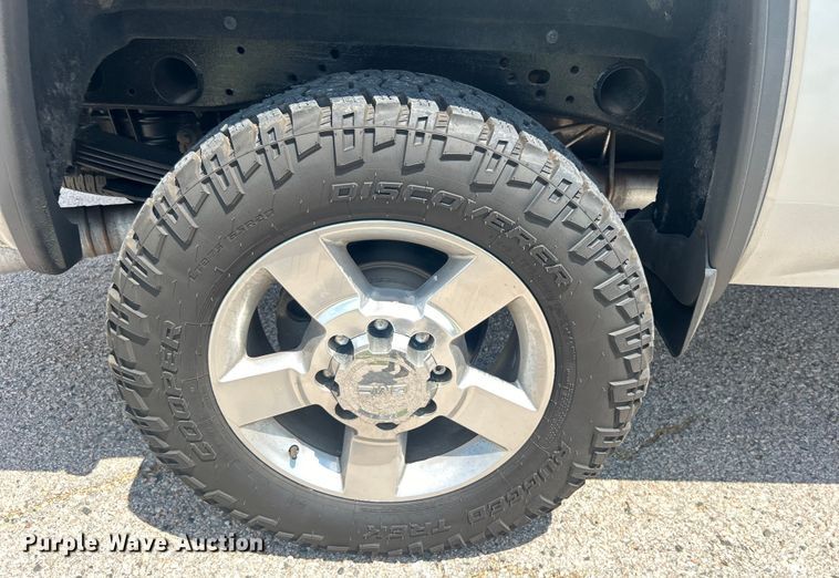 image for item DO6614 2017 GMC Sierra 2500HD Crew Cab pickup truck