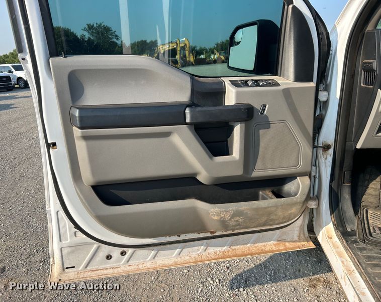 image for item DO6620 2020 Ford F150 XL SuperCrew pickup truck