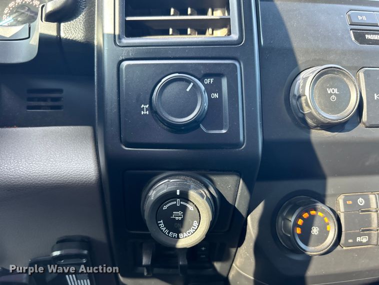 image for item DO6620 2020 Ford F150 XL SuperCrew pickup truck