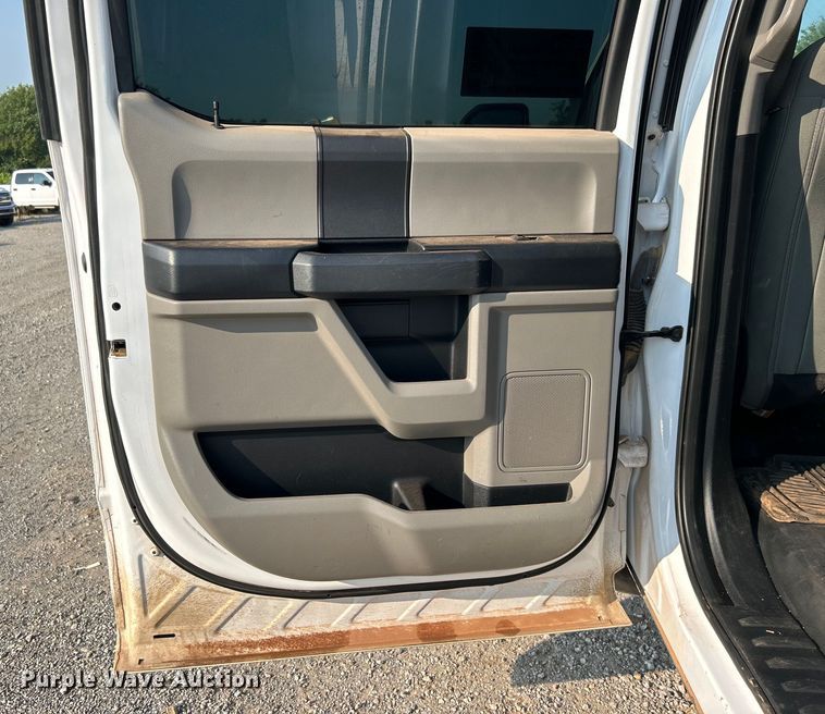 image for item DO6620 2020 Ford F150 XL SuperCrew pickup truck