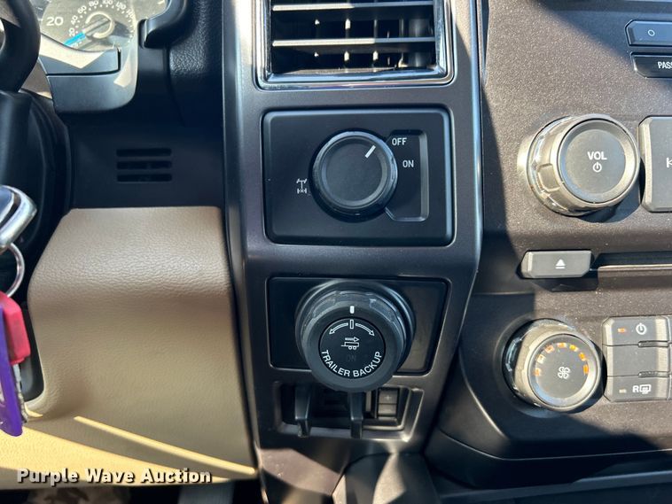 image for item DO6622 2017 Ford F150 XLT SuperCrew pickup truck