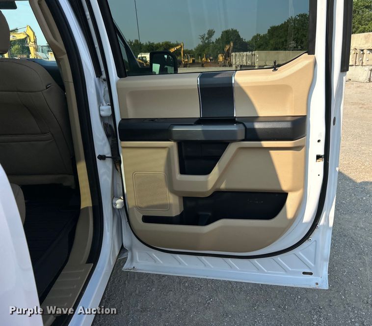 image for item DO6622 2017 Ford F150 XLT SuperCrew pickup truck