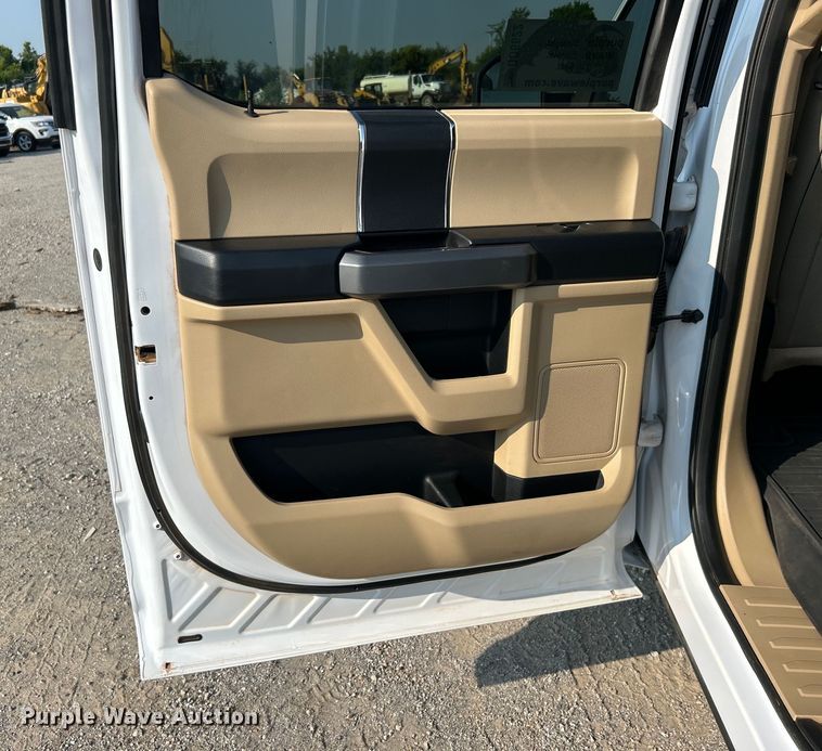 image for item DO6622 2017 Ford F150 XLT SuperCrew pickup truck