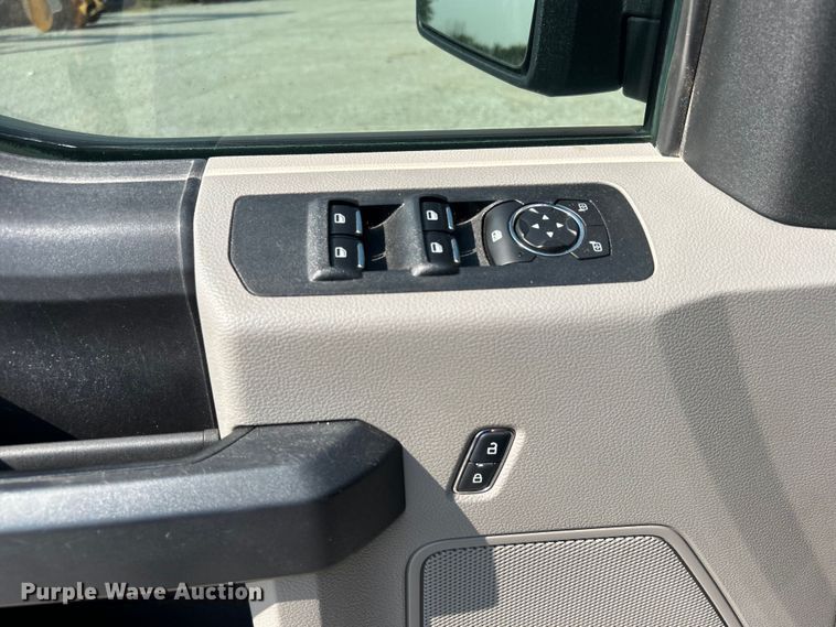 image for item DO6627 2019 Ford F150 XL SuperCrew pickup truck