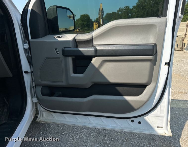 image for item DO6627 2019 Ford F150 XL SuperCrew pickup truck