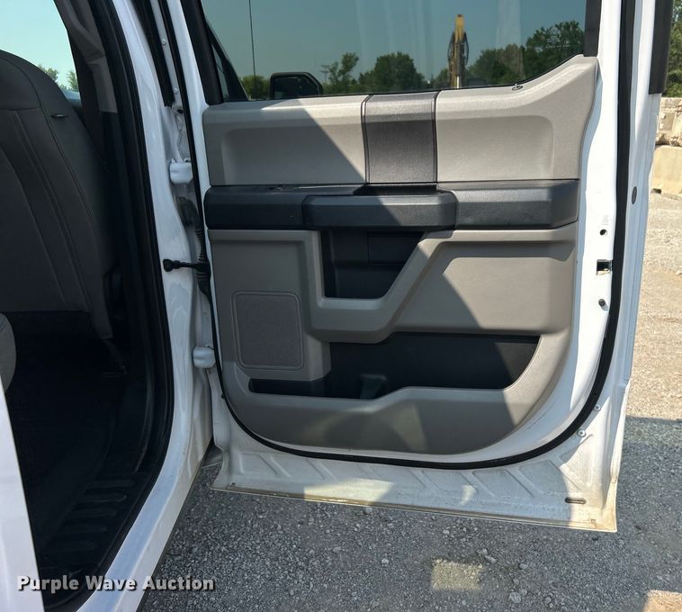 image for item DO6627 2019 Ford F150 XL SuperCrew pickup truck